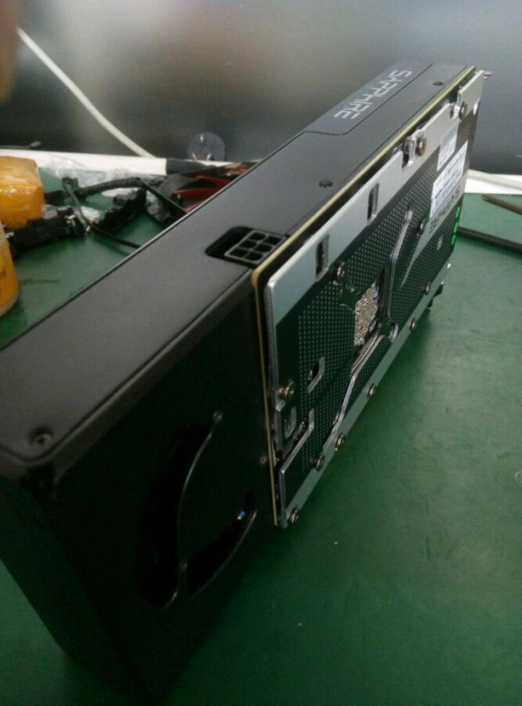 [24/07/2016] Sapphire RX 470 von der Seite