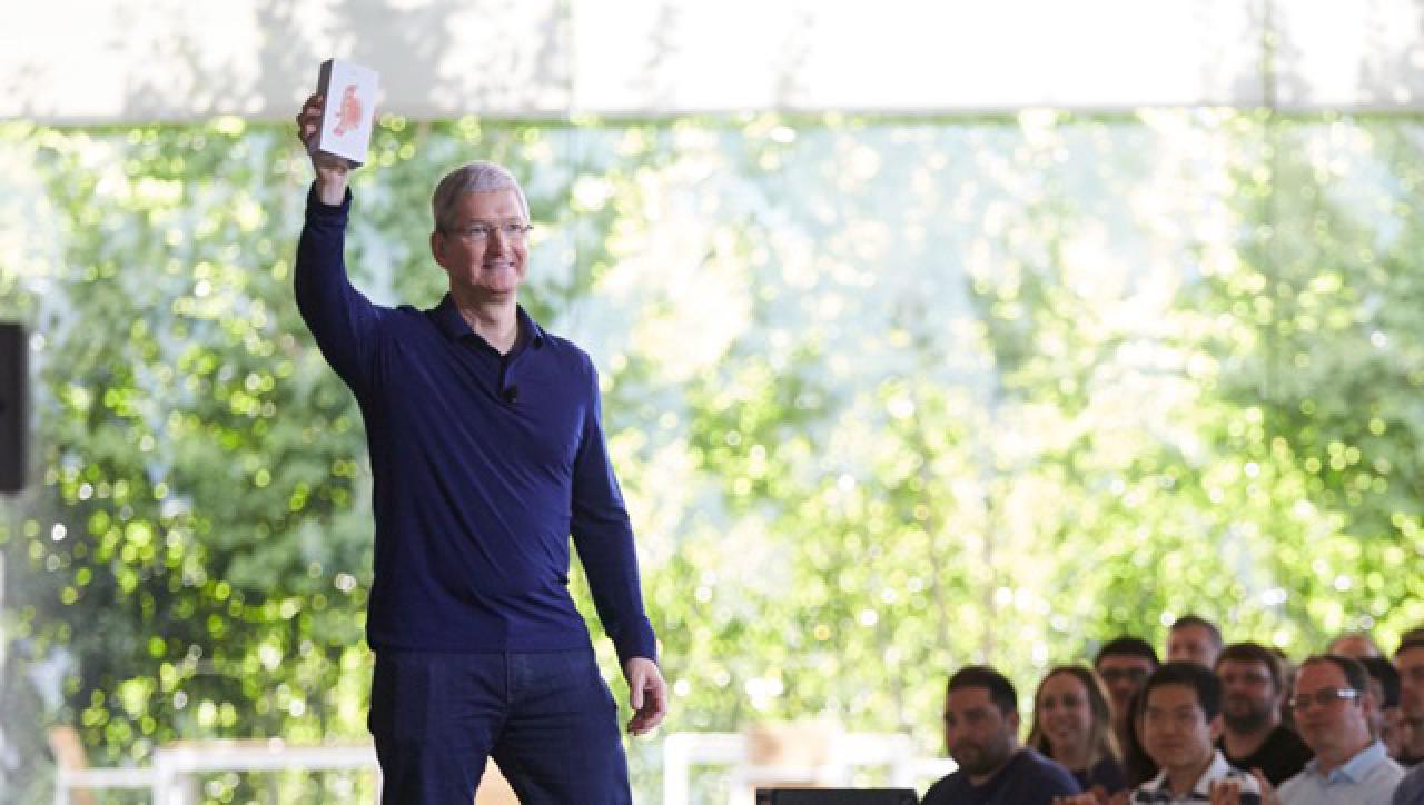 [30/07/2016] Laut Tim Cook wird sich Augmented Reality in den kommenden Jahren dramatisch weiterentwickeln, sodass ein Leben ohne die Technik bald nicht mehr vorstellbar sei.