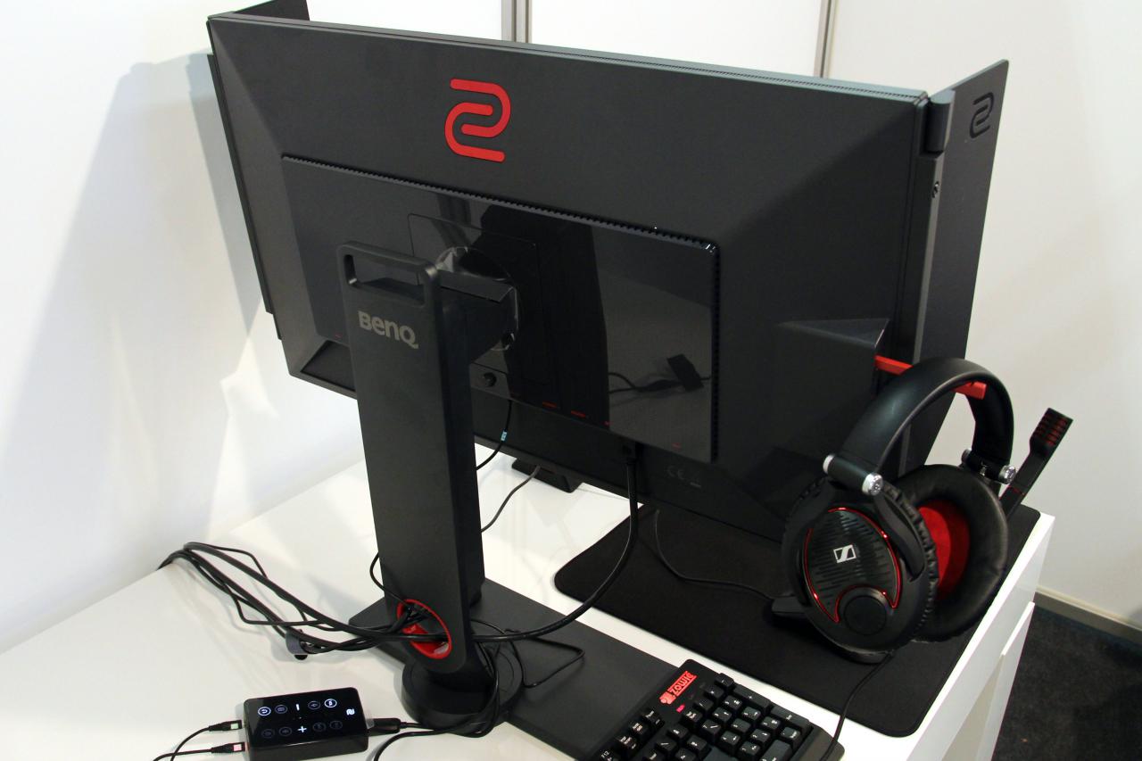 [18/08/2016] Benq auf der Gamescom 2016: Zowie XL2735 mit Kopfhörer-Halterung