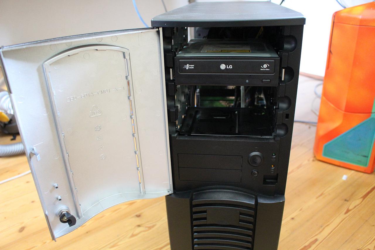 [10/08/2016] Retro-Casemod: High-End-PC von 2006 blüht auf (2)