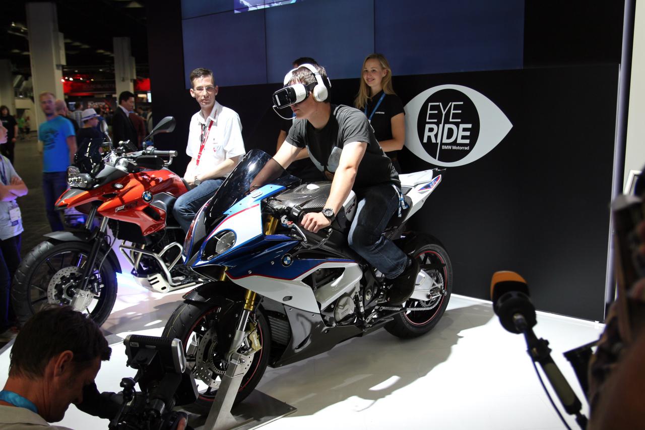 [18/08/2016] Samsung auf der Gamescom 2016: Motorrad-Simulation mit Gear VR