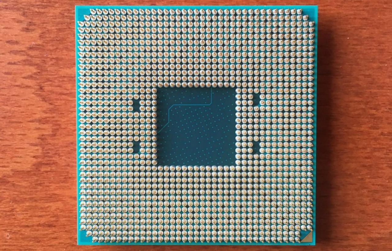 [17/09/2016] AMD Zen: Prozessor und AM4-Sockel abgelichtet - PGA mit 1331 Pins. (2)