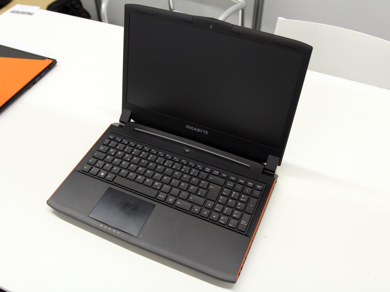 [01/09/2016] Laptop-Sichtungen auf der Gamescom: Gigabyte P55