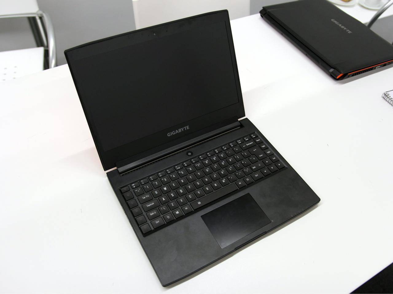 [01/09/2016] Laptop-Sichtungen auf der Gamescom: Gigabyte Aero 14