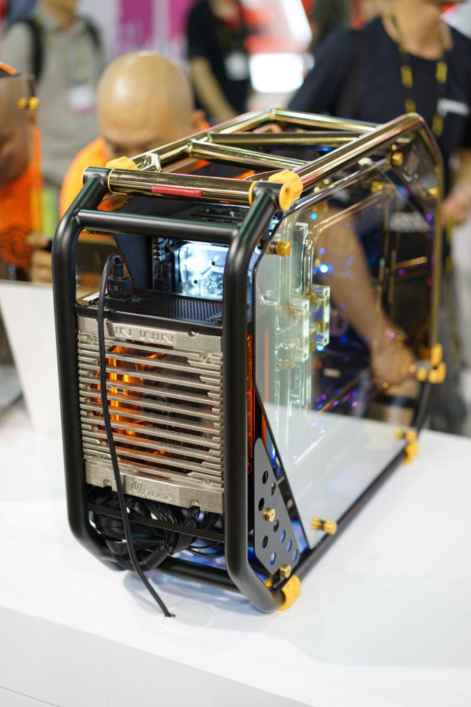 [07/09/2016] In Win D-Frame 2.0: Neuauflage kostet mit Netzteil 1.299 Euro (1)