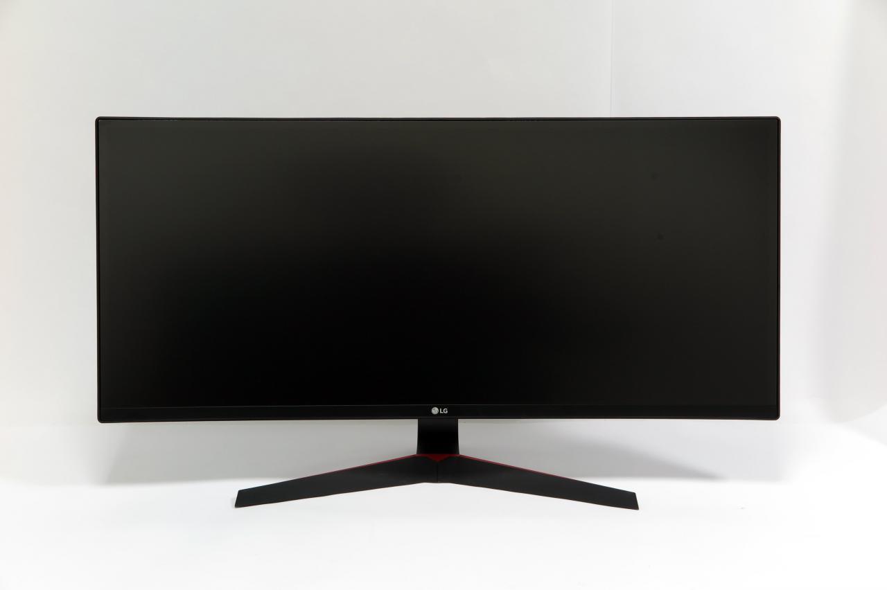 [23/09/2016] LG 34UC79G-B: Front, niedrig eingestellt