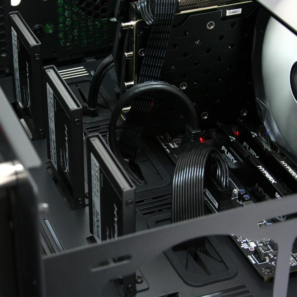 [30/09/2016] Project S: Nanoxias teuerstes Gehäuse mit Mainboard-Schublade (10)