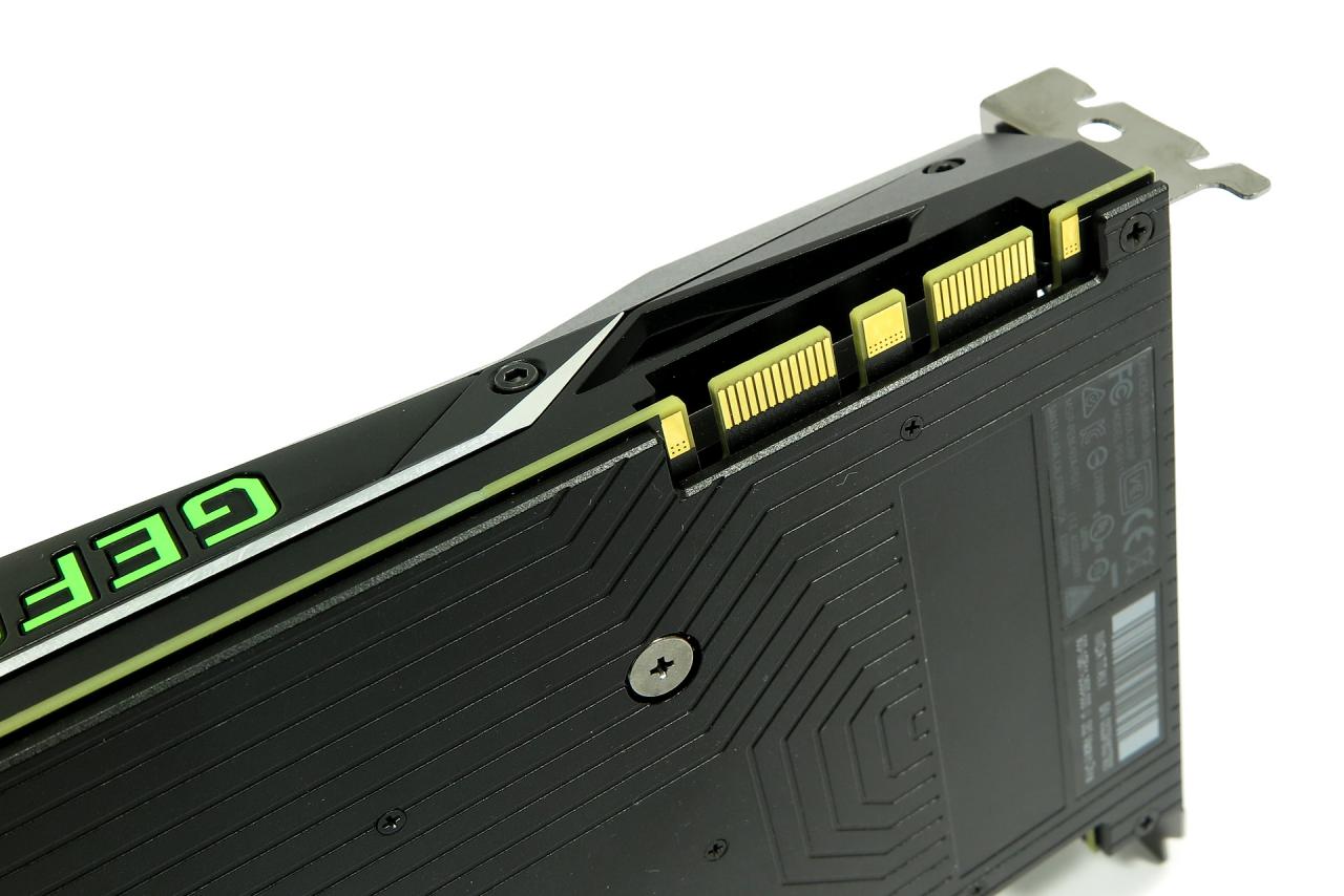 [06/09/2016] Nvidia Titan X: SLI-Anschlüsse