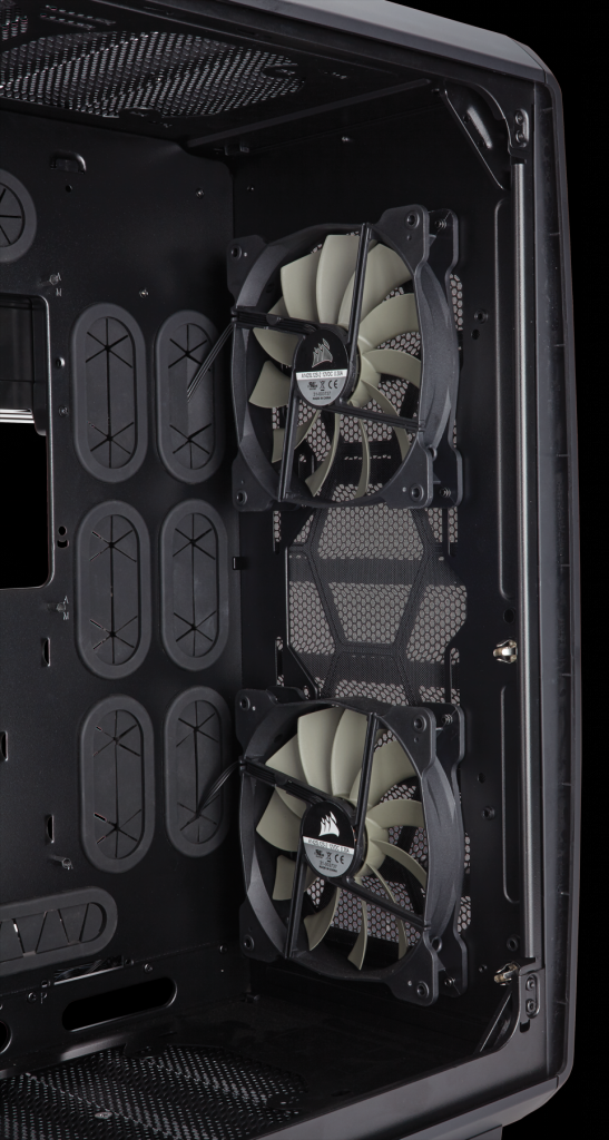 [04/09/2016] Das Corsair Carbide Air 740 entwickelt das Zwei-Kammer-Konzept des Vorgängers nicht neu, verbessert aber Details. (5)