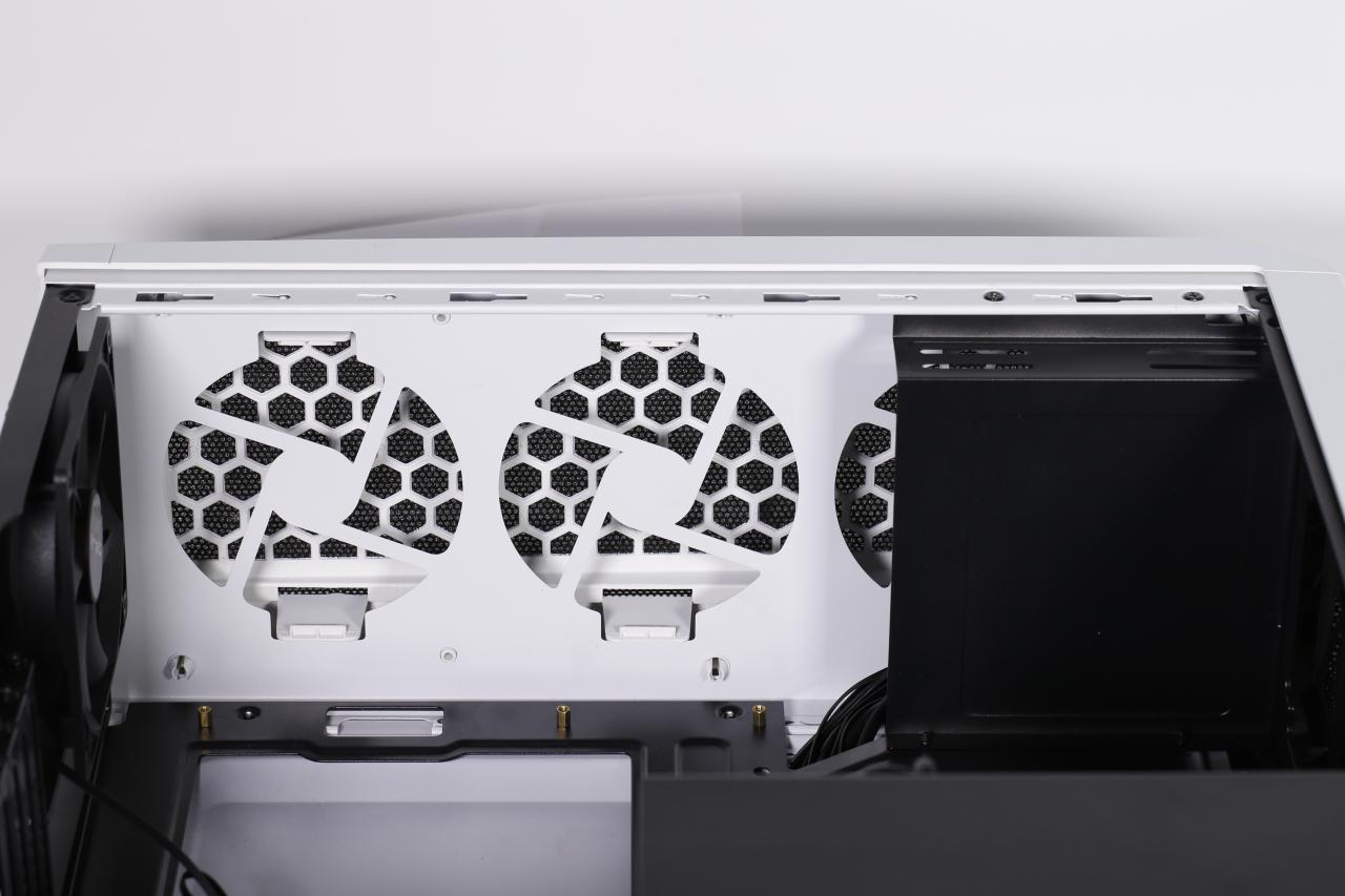 [20/10/2016] Antec GX330: Neues Gaming-Gehäuse im Budget-Segment (11)