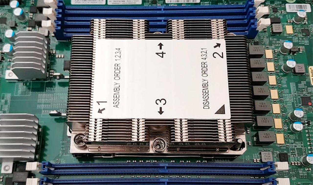 [06/10/2016] Intel LGA 3647: Monströser Sockel für Knights Landing abgebildet (3)