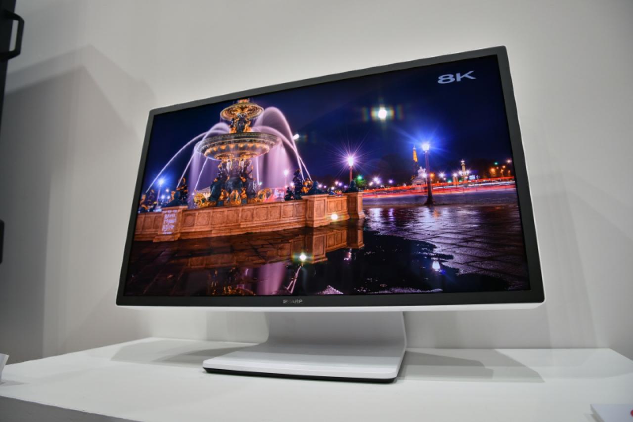 [05/10/2016] 4 × Displayport 1.3: Sharp zeigt 8K mit 120 Hertz auf 27 Zoll (2)