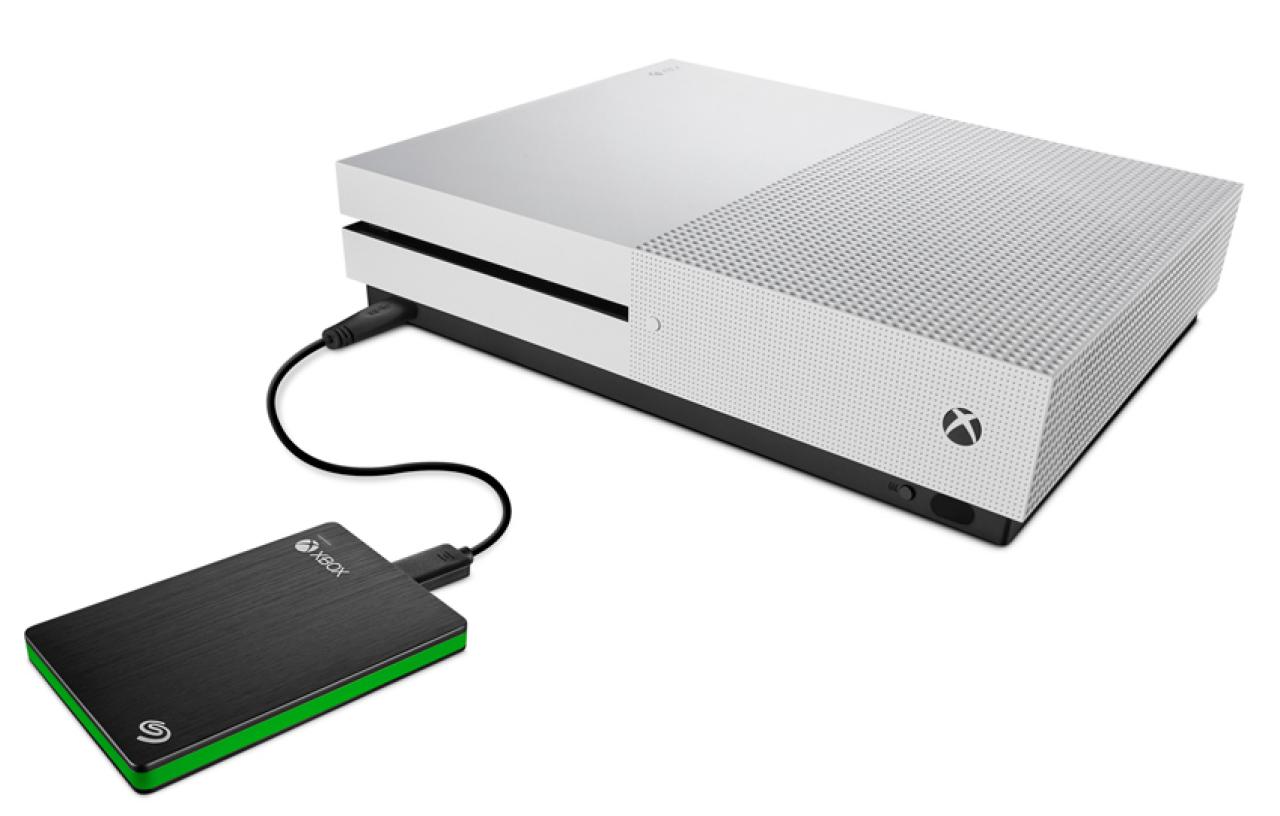 [01/11/2016] Das Seagate Game Drive SSD für die Xbox One soll Leseraten von bis zu 440 MB/s ermöglichen und bietet dabei 512 GiByte Speicherplatz.