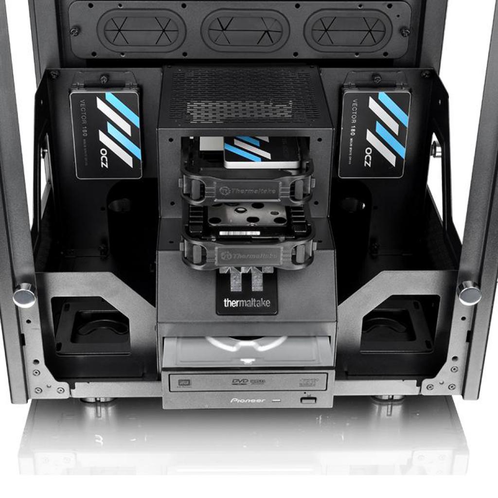 [26/11/2016] The Tower 900 von Thermaltake ist ein modulares E-ATX-Gehäuse und soll Casemoddern und Kühlfetischisten umfangreiche Möglichkeiten einräumen. (4)