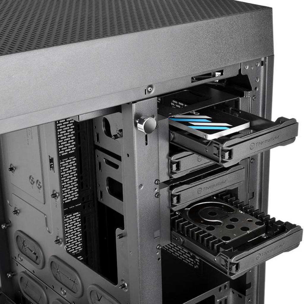 [26/11/2016] The Tower 900 von Thermaltake ist ein modulares E-ATX-Gehäuse und soll Casemoddern und Kühlfetischisten umfangreiche Möglichkeiten einräumen. (5)