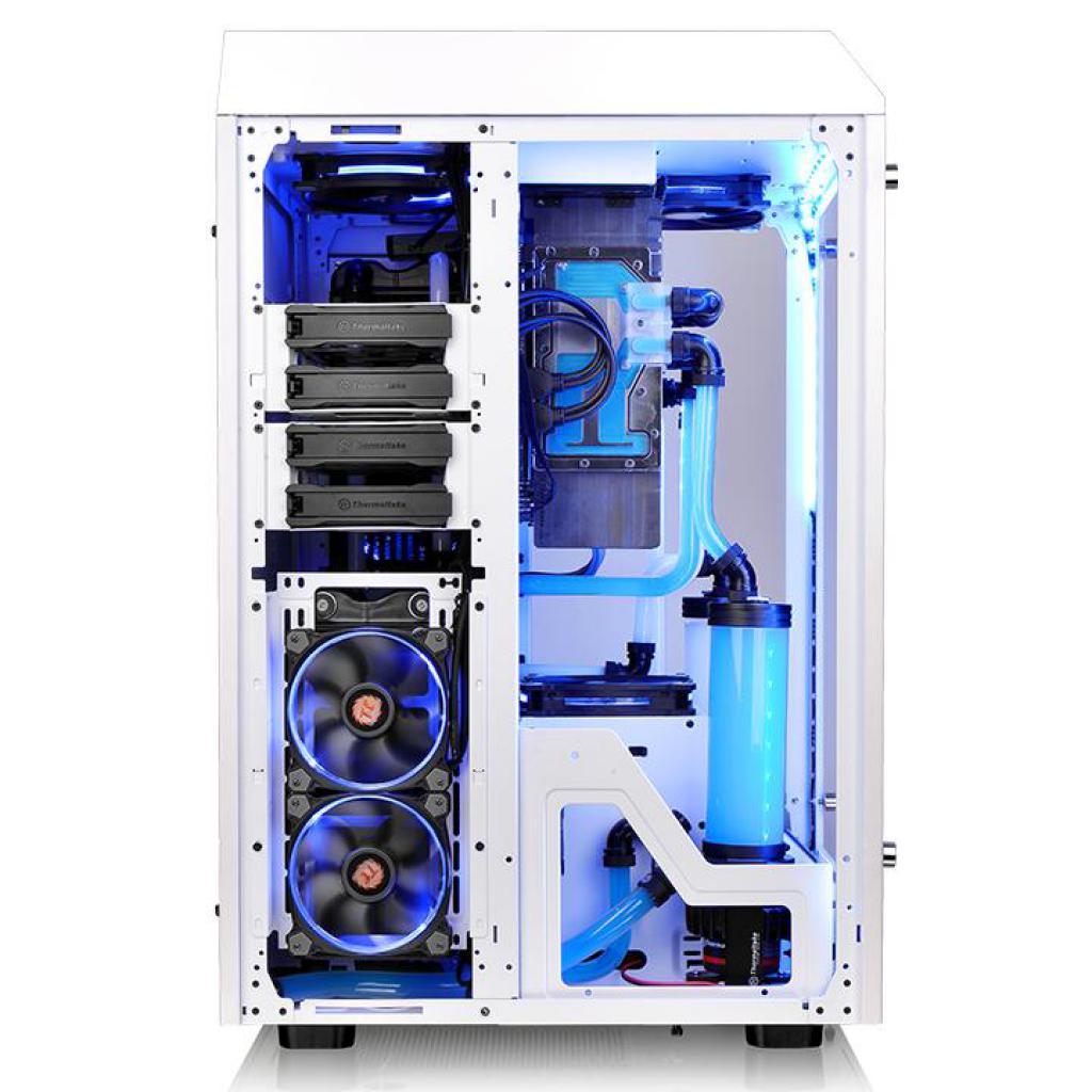 [26/11/2016] The Tower 900 von Thermaltake ist ein modulares E-ATX-Gehäuse und soll Casemoddern und Kühlfetischisten umfangreiche Möglichkeiten einräumen. (7)