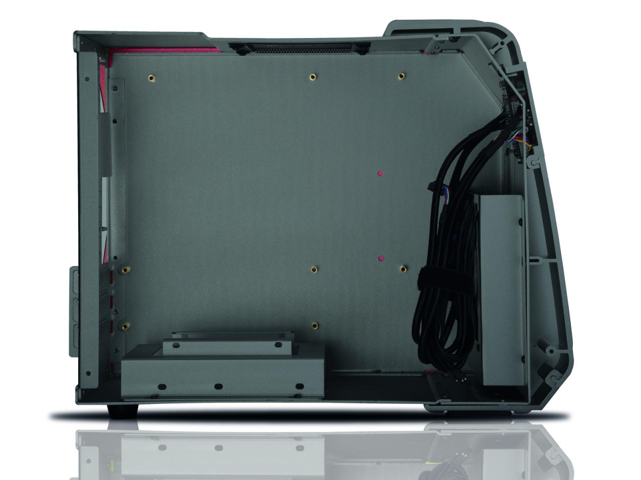 [12/12/2016] Das Steelwing ist ein m-ATX-Gehäuse aus Aluminium und Glas. (15)