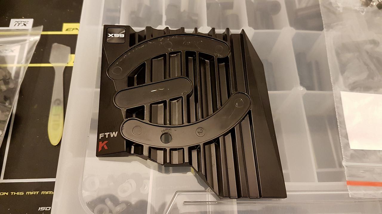 [08/12/2016] Casemod mit dem Dreh: Ein Jonsbo Mod1 wird auf den Kopf gestellt (26)