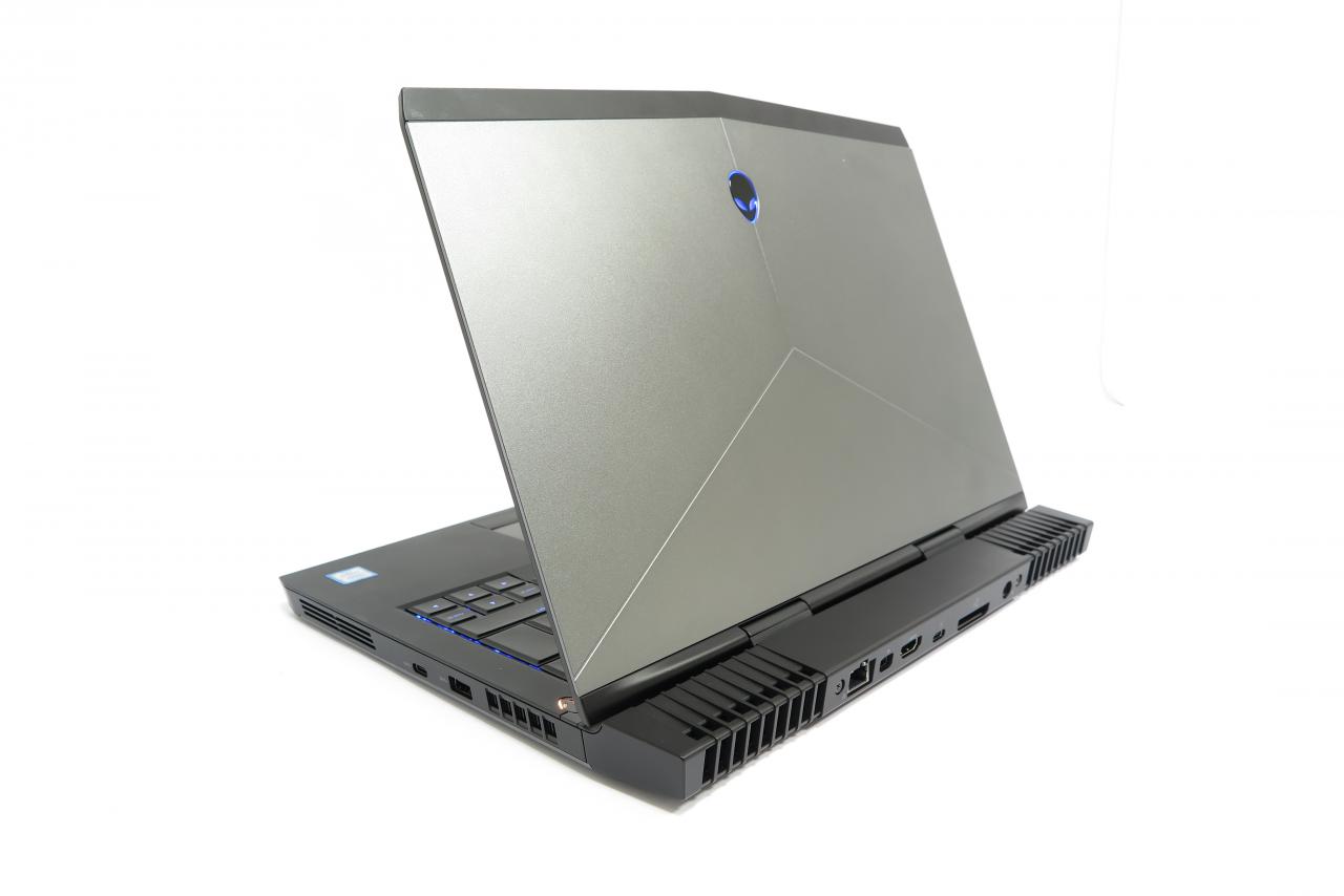 [24/01/2017] Alienware 13 R3: Der Display-Deckel ist etas kürzer