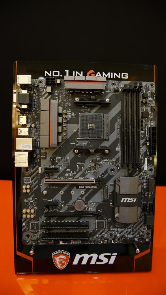 [04/01/2017] CES 2017: MSI zeigte erste AM4-Mainboards für Ryzen (5)