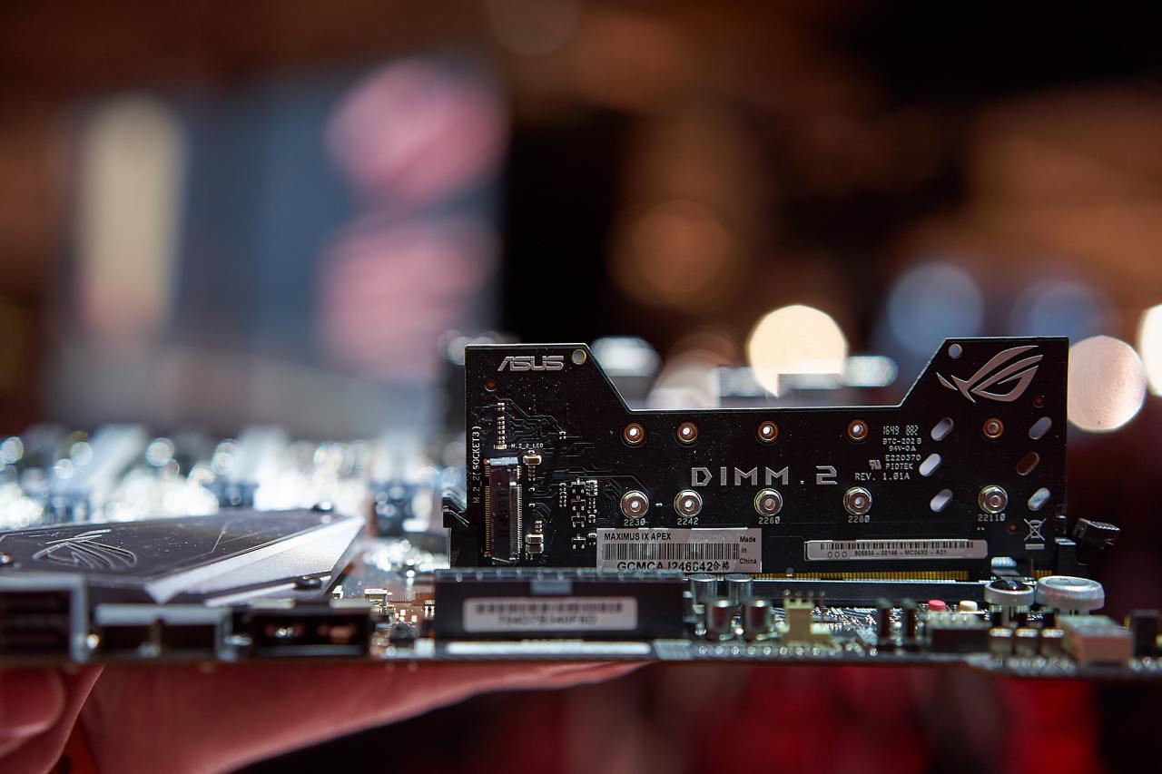 [16/01/2017] ROG Maximus IX Apex: Erweiterungskarte für zwei M.2-SSDs