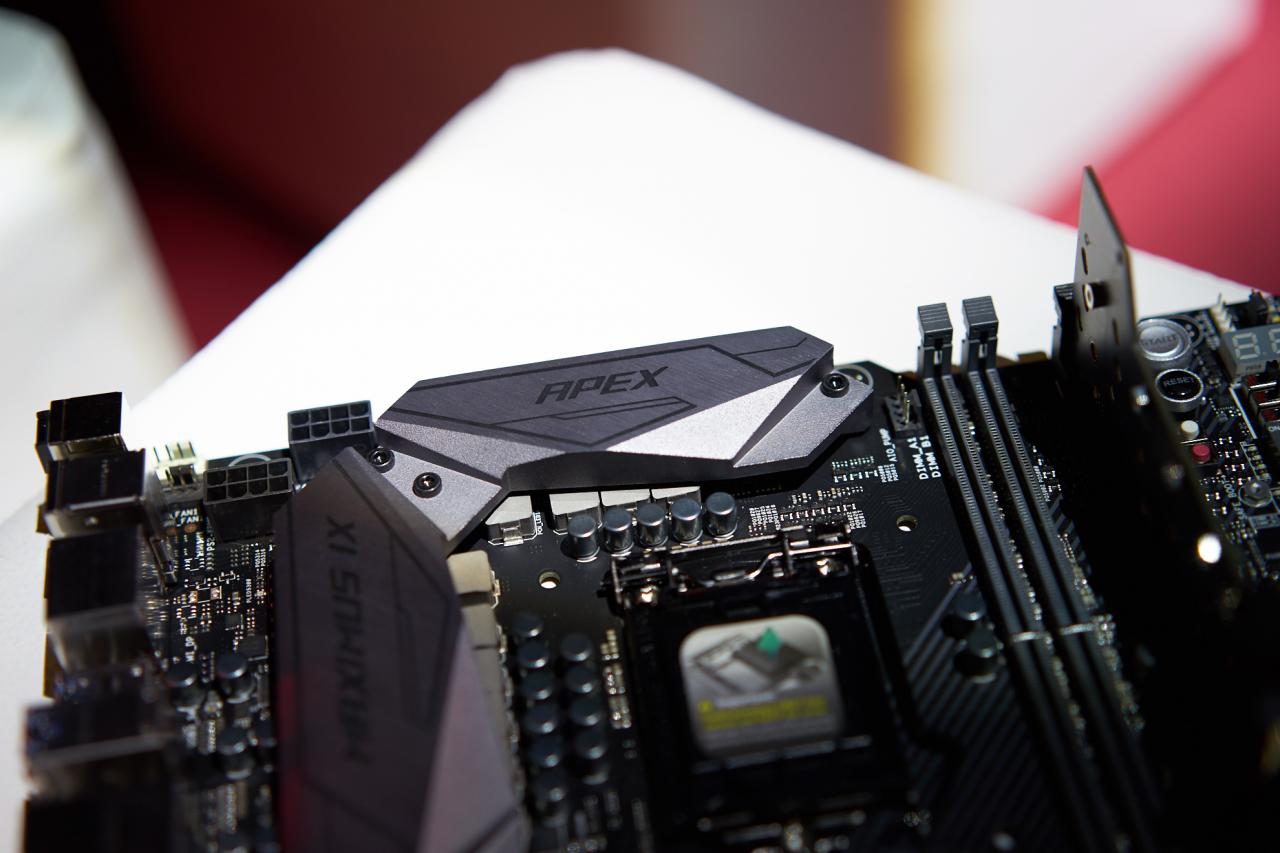 [16/01/2017] Asus auf der Dreamhack Leipzig 2017: ROG Maximus IX Apex mit zwei RAM-Bänken für Übertakter (4)