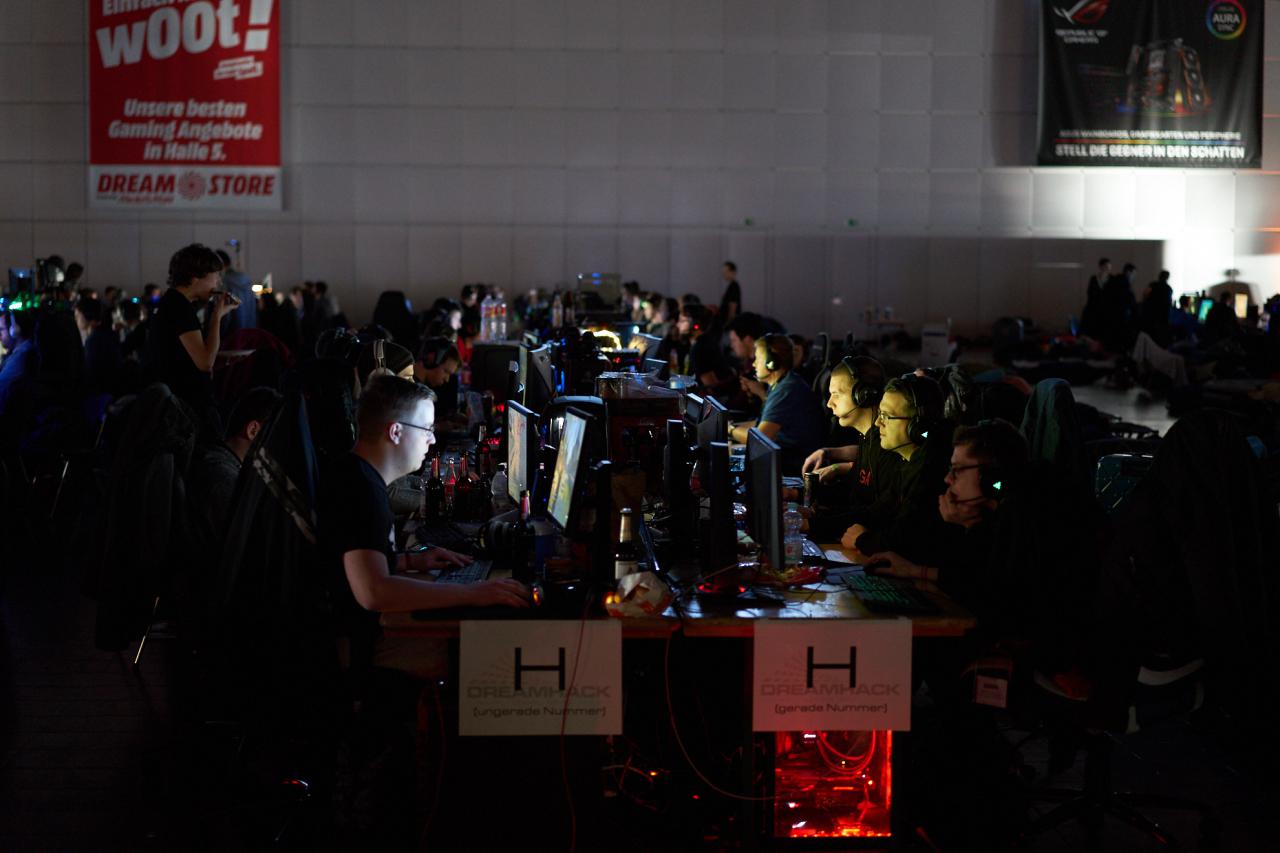[16/01/2017] PCGH auf der Dreamhack Leipzig 2017: Von müden Gamern, CS-GO-Turnieren und Cosplayern (105)