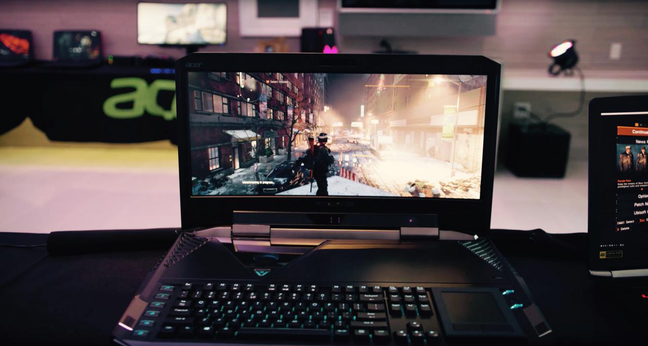 [11/01/2017] Es ist schwierig, den Widescreen-Curved-Effekt auf einem Foto festzuhalten, aber er funktioniert gerade in dafür optimierten Spielen wie The Division sehr gut, weil Sie mehr sehen und somit einen besseren Überblick behalten.