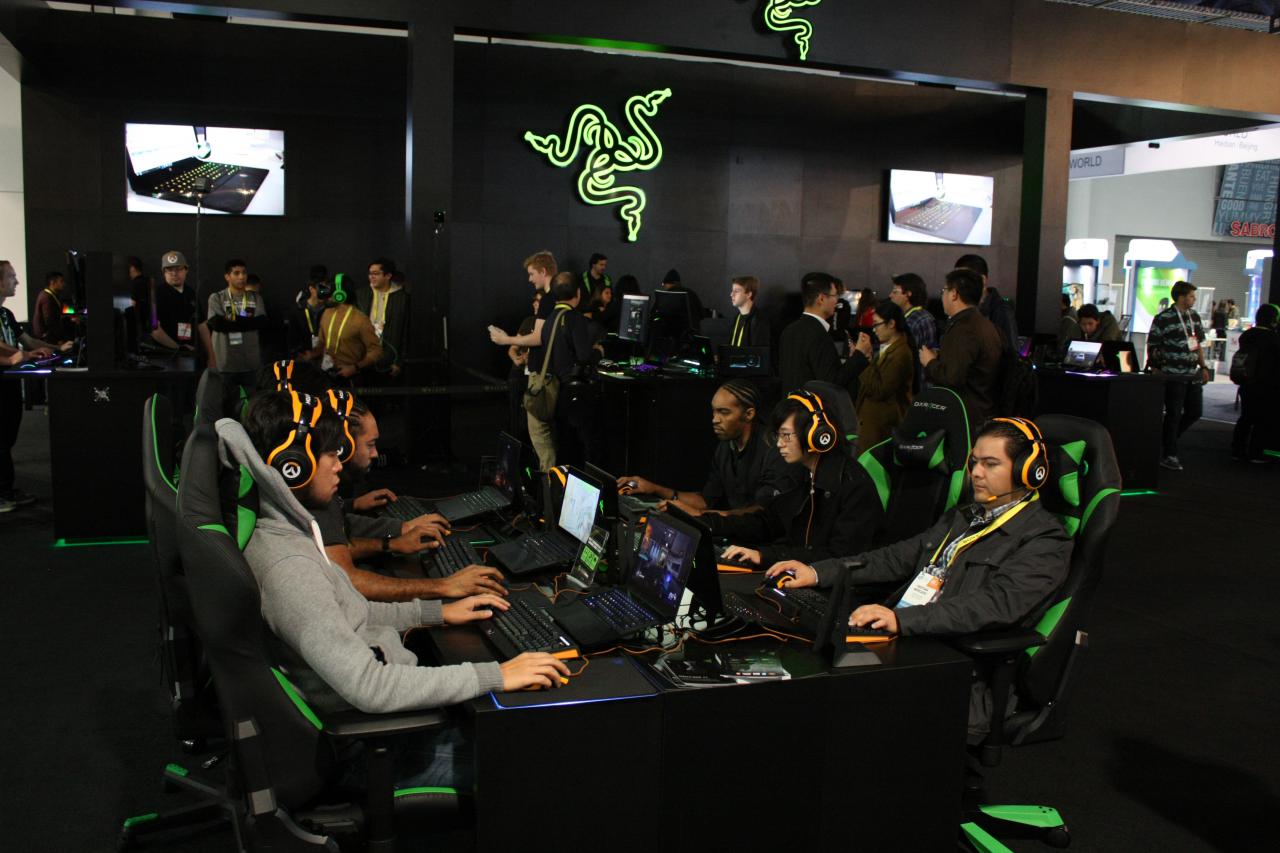[12/01/2017] Razer Stand