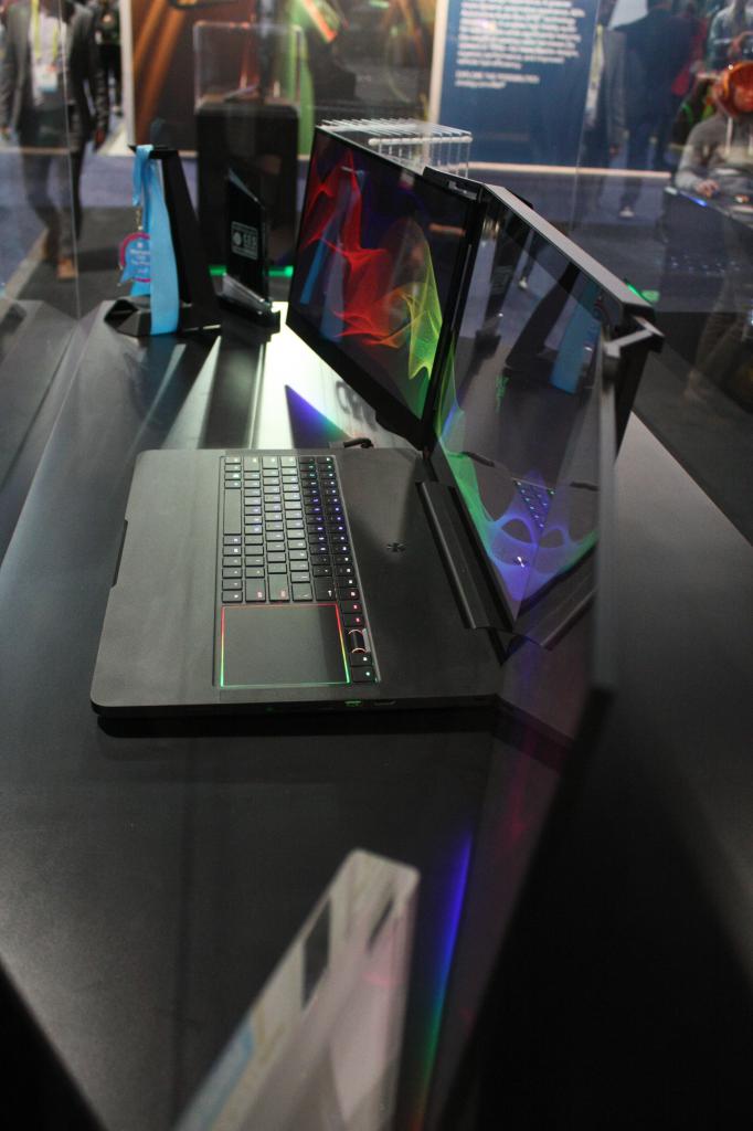 [12/01/2017] Razer Valerie CES 2017 3 