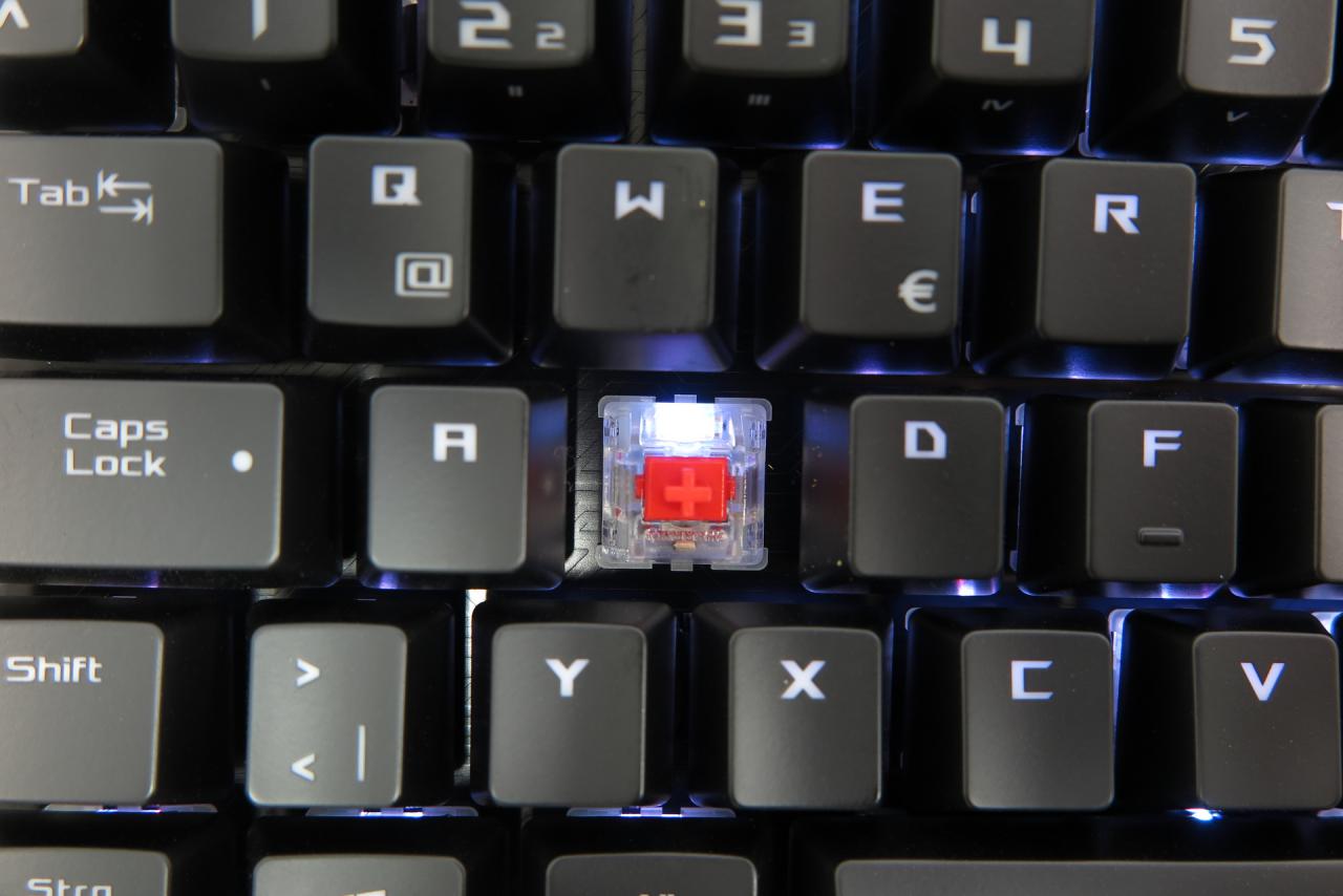 [12/01/2017] Asus ROG Claymore: Bunter Lichtspieler mit modularem Nummernblock im Test (12)
