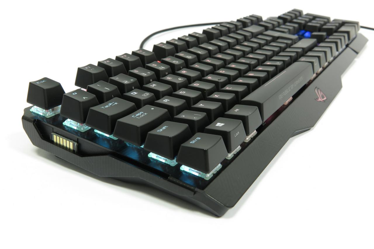 [12/01/2017] Asus ROG Claymore: Bunter Lichtspieler mit modularem Nummernblock im Test (8)