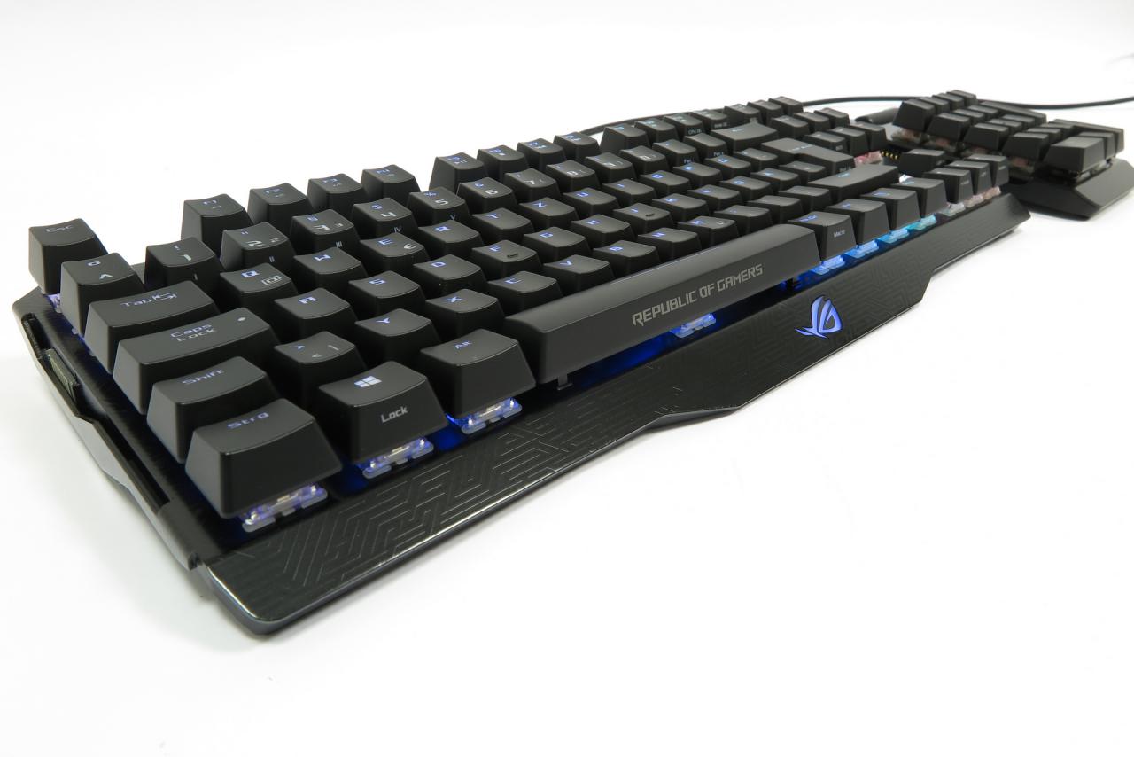 [12/01/2017] Asus ROG Claymore: Bunter Lichtspieler mit modularem Nummernblock im Test (3)