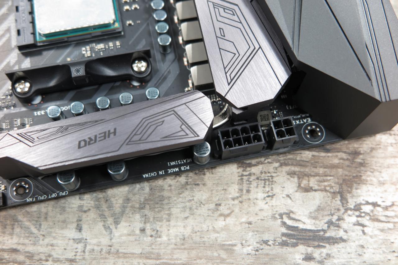 [23/02/2017] Asus ROG Crosshair VI Hero für Ryzen-Test im PCGH-Testlabor (2)