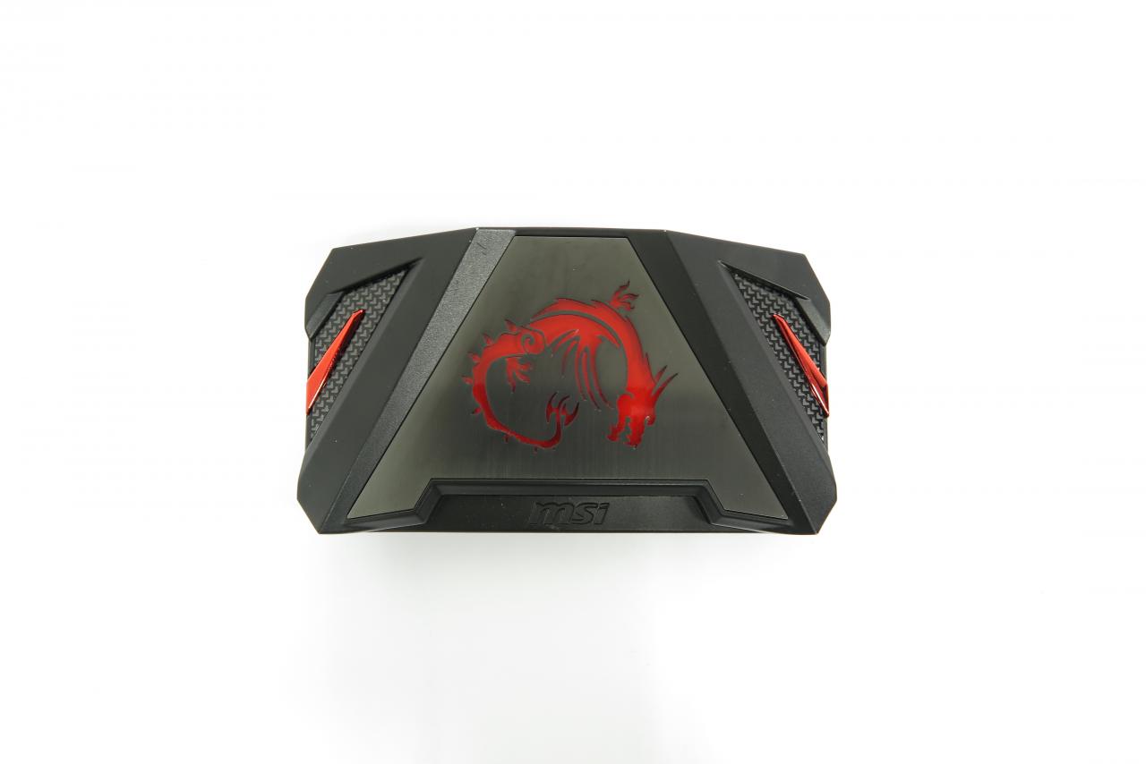 [17/02/2017] Auch die MSI SLI Bridge ist mit einem rot leuchtenden Drachen versehen