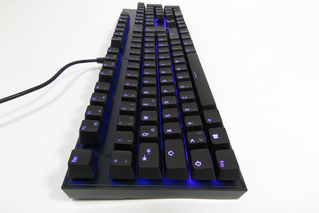 [09/02/2017] Gigabyte Force K85 RGB: Günstiger, bunt beleuchteter mechanischer Spielpartner im Test (3)