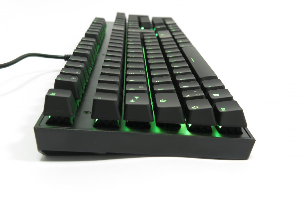 [09/02/2017] Gigabyte Force K85 RGB: Günstiger, bunt beleuchteter mechanischer Spielpartner im Test (2)