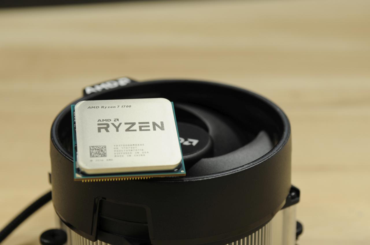 [03/03/2017] Ryzen 7 1700 mit Wraith-Spire-LED-Kühler im PCGH-Testlabor (15)
