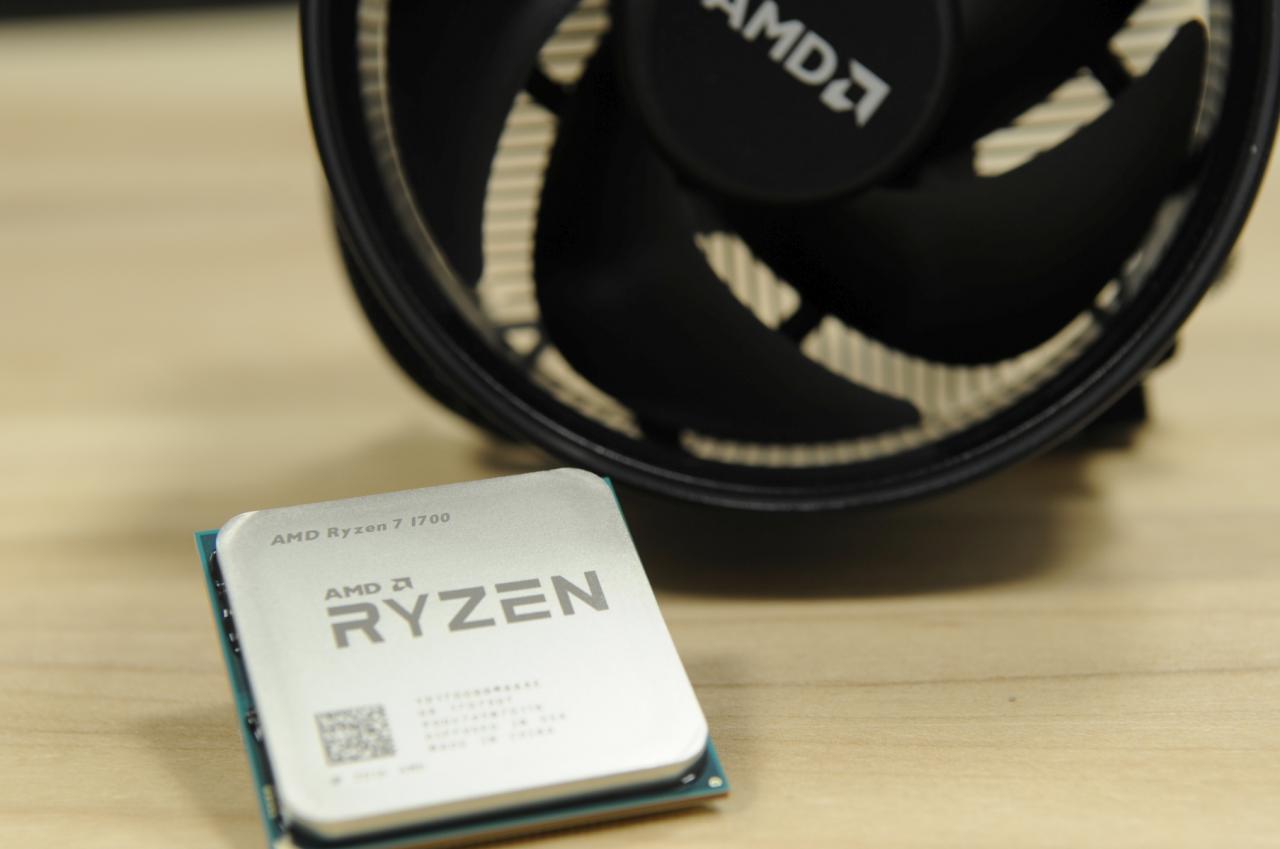 [03/03/2017] Ryzen 7 1700 mit Wraith-Spire-LED-Kühler im PCGH-Testlabor (5)