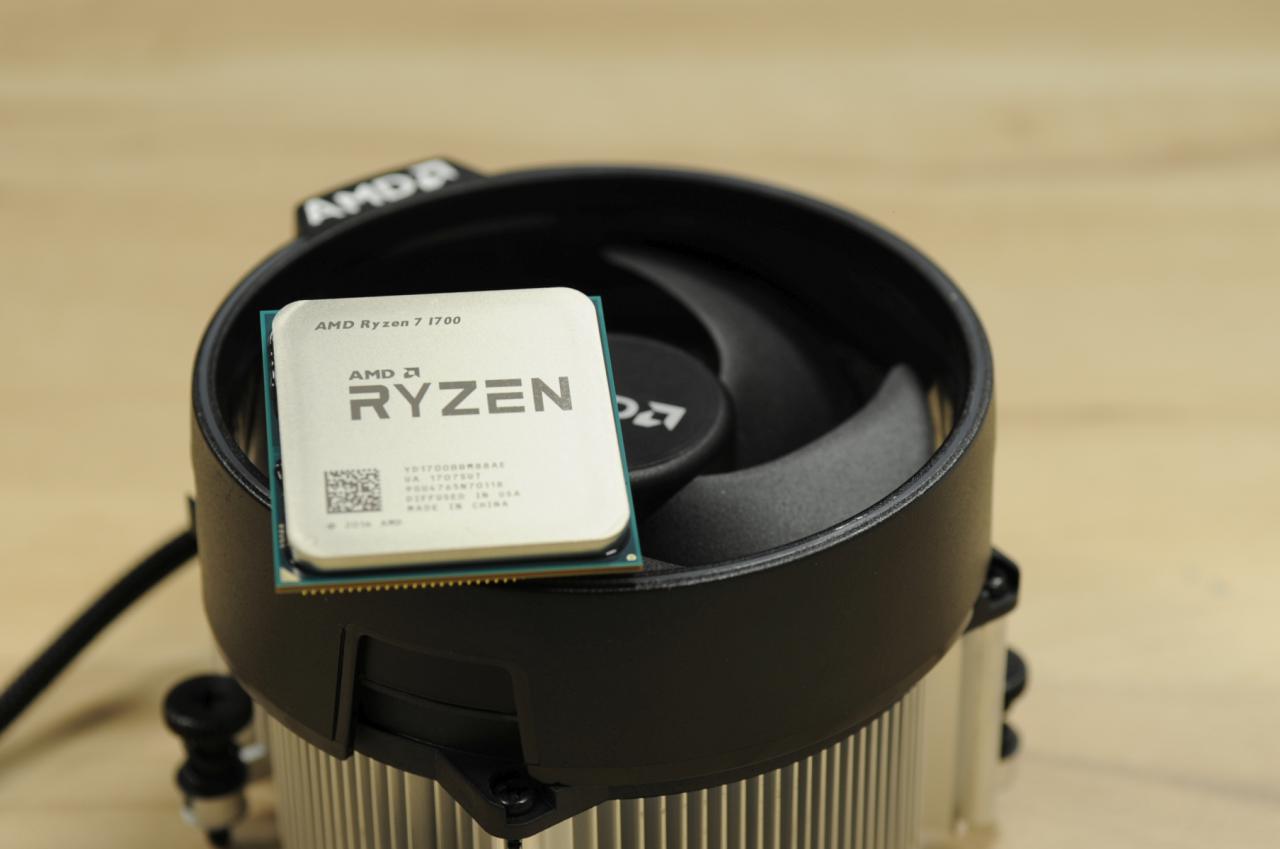 [03/03/2017] Ryzen 7 1700 mit Wraith-Spire-LED-Kühler im PCGH-Testlabor (12)