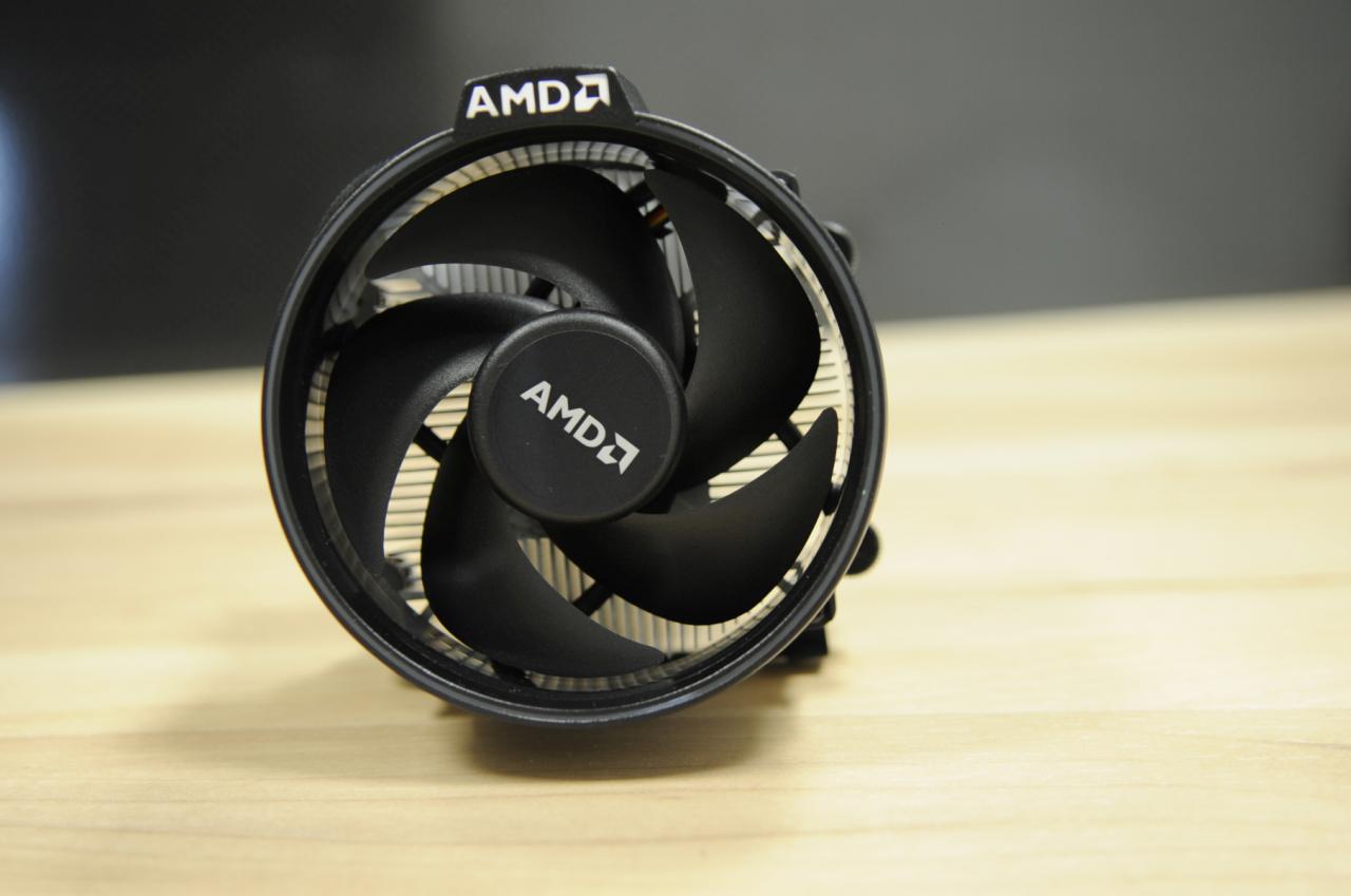 [03/03/2017] Ryzen 7 1700 mit Wraith-Spire-LED-Kühler im PCGH-Testlabor (7)