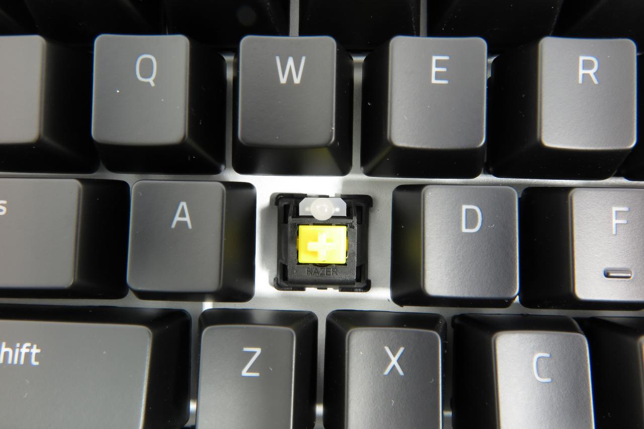 Um eine sehr flotte Betätigung zu garantieren, liegt die Druckkraft des Razer Yellow Switcvh, vergleichbar mit Cherrys MX Speed, bei niedrigen 45 g.
