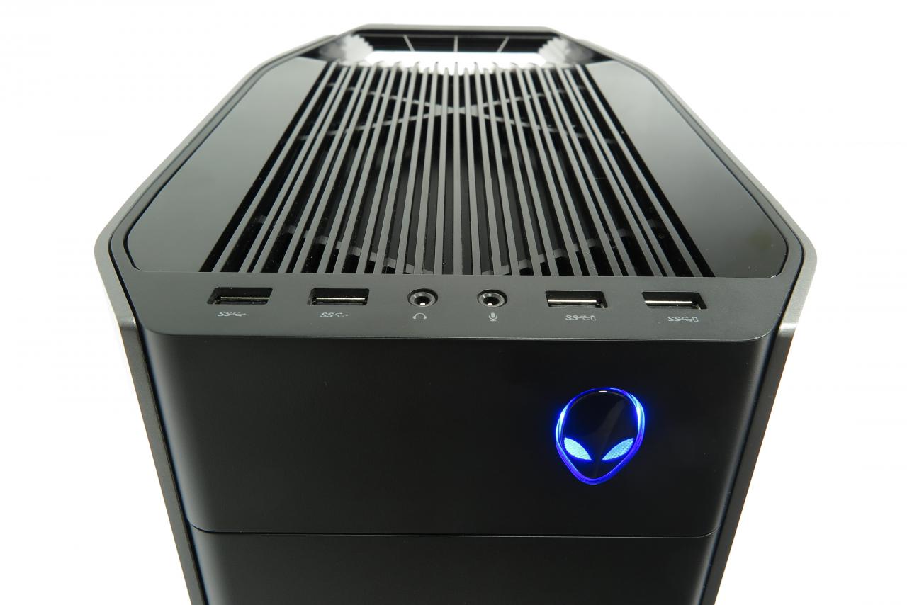 [04/04/2017] Frontpanel: 4 × USB 3.0, 2 × Audio