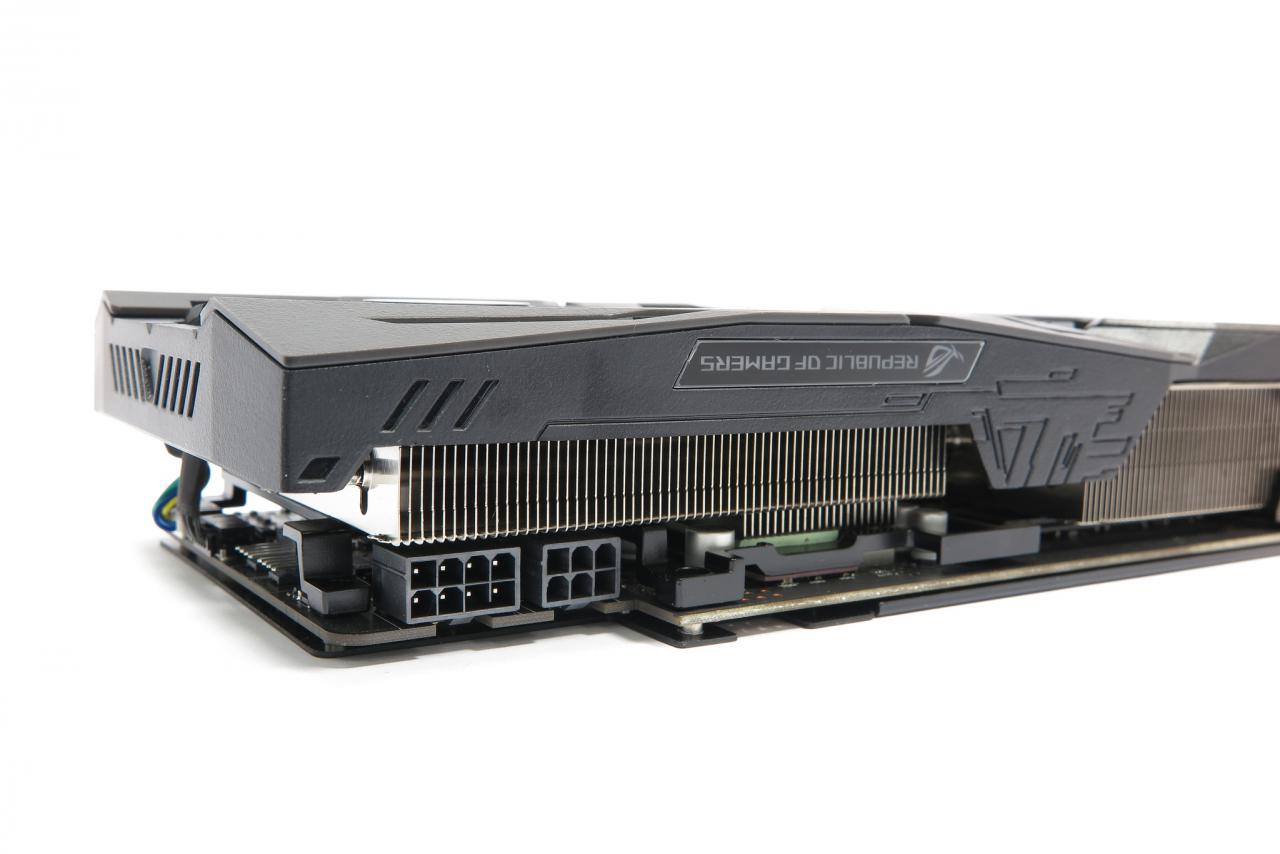 [26/04/2017] Asus Geforce GTX 1080 Strix O8G-11Gbps: Strombuchsen