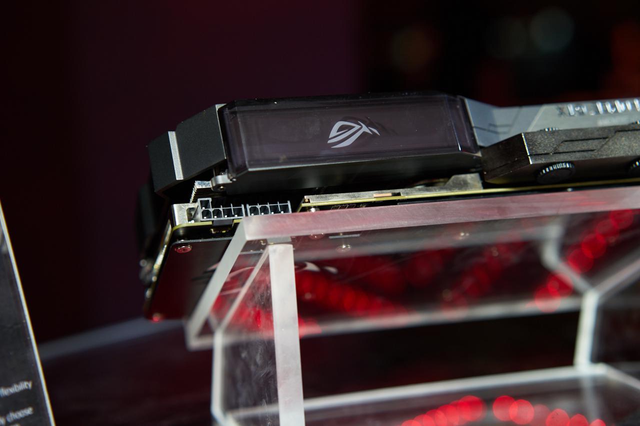 [02/04/2017] Asus ROG Geforce GTX 1080 Ti Poseidon: 2,5-Slot-Hybrid-Kühlung (11)