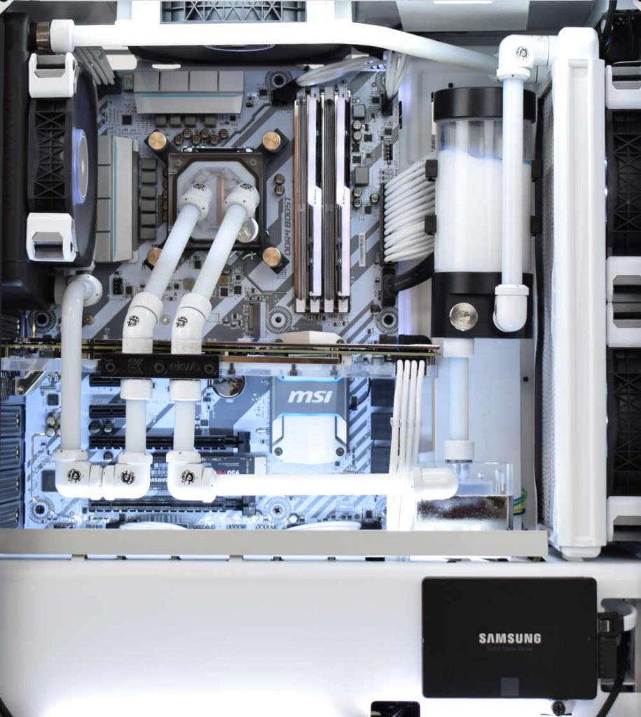 [29/04/2017] Frost Wolf 2: Durchsichtiges RGB-Display im Seitenpanel (5)