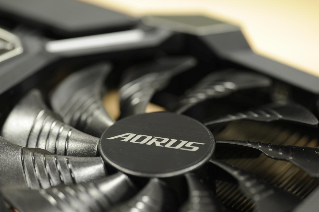 [19/04/2017] Gigabyte Aorus Radeon RX 580 XTR 8G mit 2,5-Slot-Kühler im PCGH-Testlabor (10)