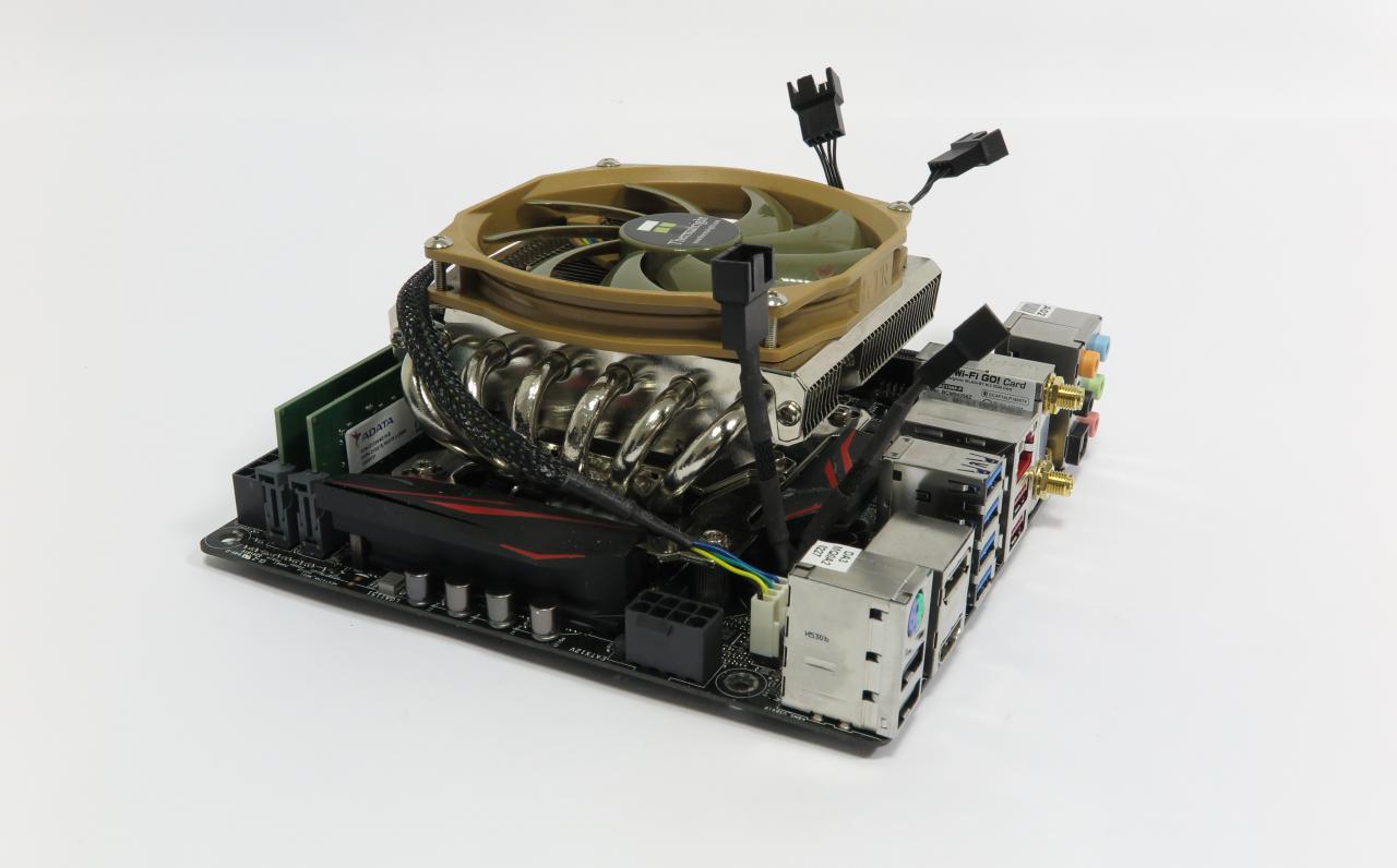 [07/04/2017] Asus Z170I Pro Gaming (Sockel 1151): Mit der Asus-Platine mit Z170-Chipsatz setzen wir ebenfalls bewusst auf ein Mini-ITX-Board. Somit kommt ein für den Test aller Gehäusegrößen geeignetes System zum Einsatz. Beim CPU-Kühler nutzen wir mit dem Themalright AXP-100 weiterhin ein Top-Blow-Modell, da viele Turmkühler nicht in die Mini-ITX-Gehäuse passen.