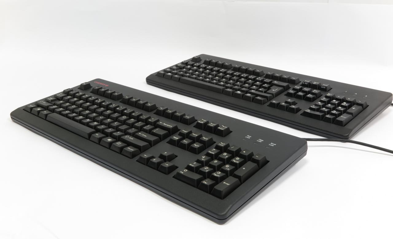 [20/04/2017] Cherry nimmt die G80-3000 als Basis und spendiert dem mechanischen Standardmodell die extra leisen MX-Silent-Tastenschalter. Im Bild oben ist das G81-3000 Keyboard mit halbmechanischen MY-Tastenschaltern.