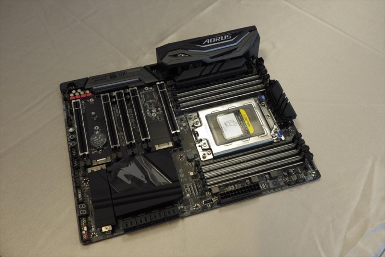 [30/05/2017] Threadripper: Erste Mainboards auf der Computex (3)